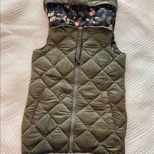 REVERSABLE  rare/ olive green LULULEMON Parka vest
